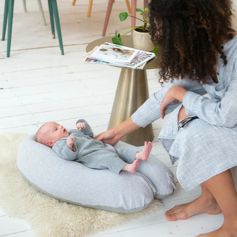Coussin d'Allaitement et Maternité Buddy Classic - Light Gris - Doomoo