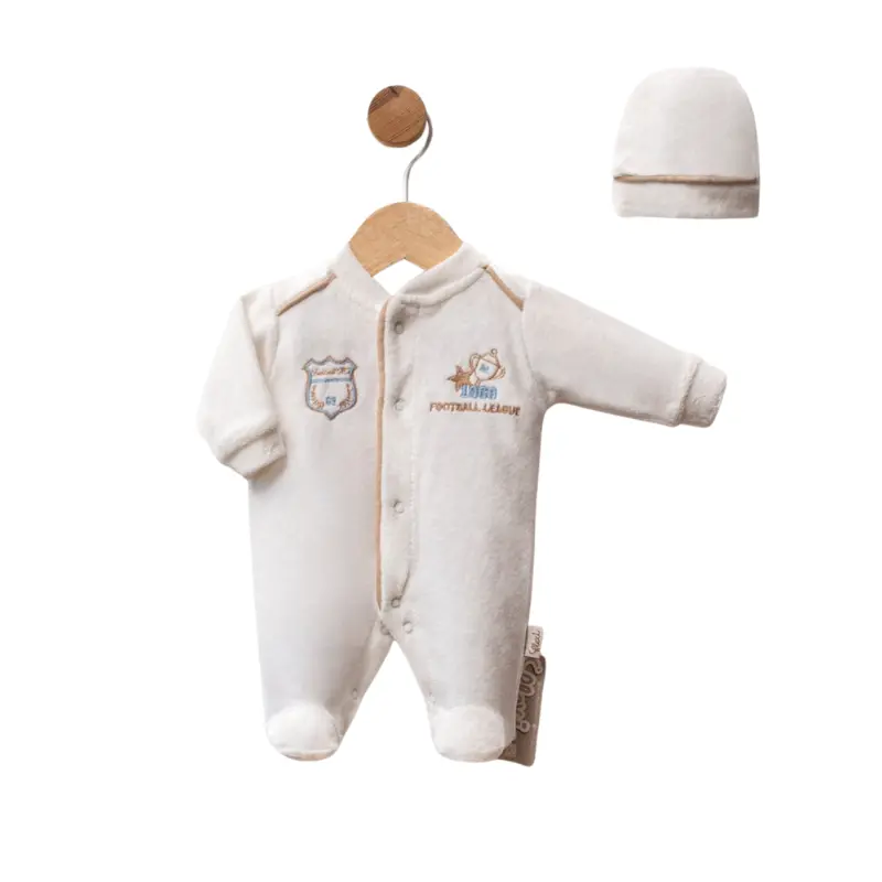 Grenouillère bébé en velours avec broderie Football League et bonnet assorti