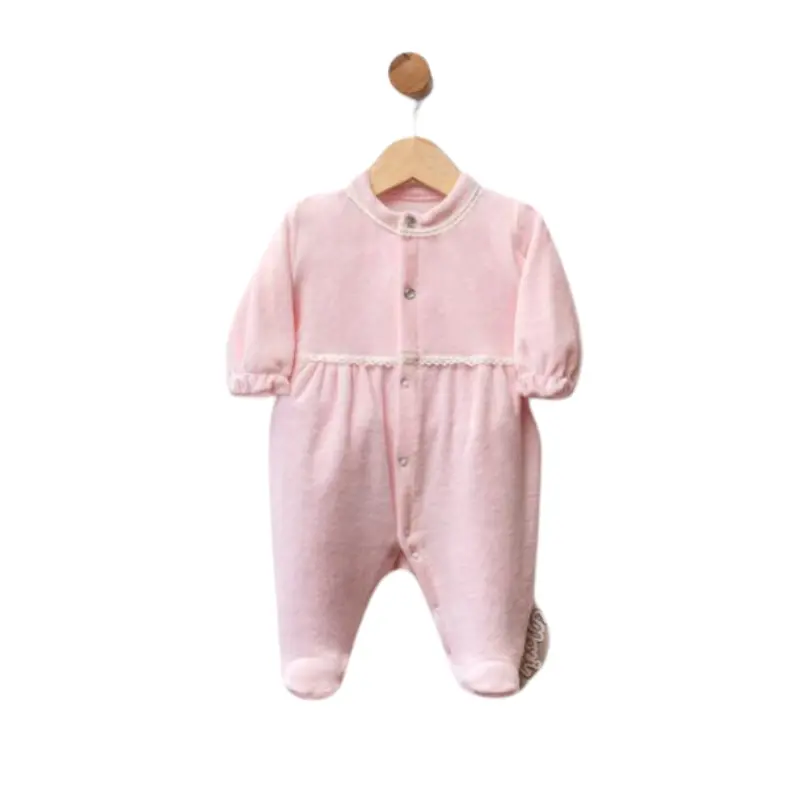 Grenouillère bébé en velours avec détails froncés